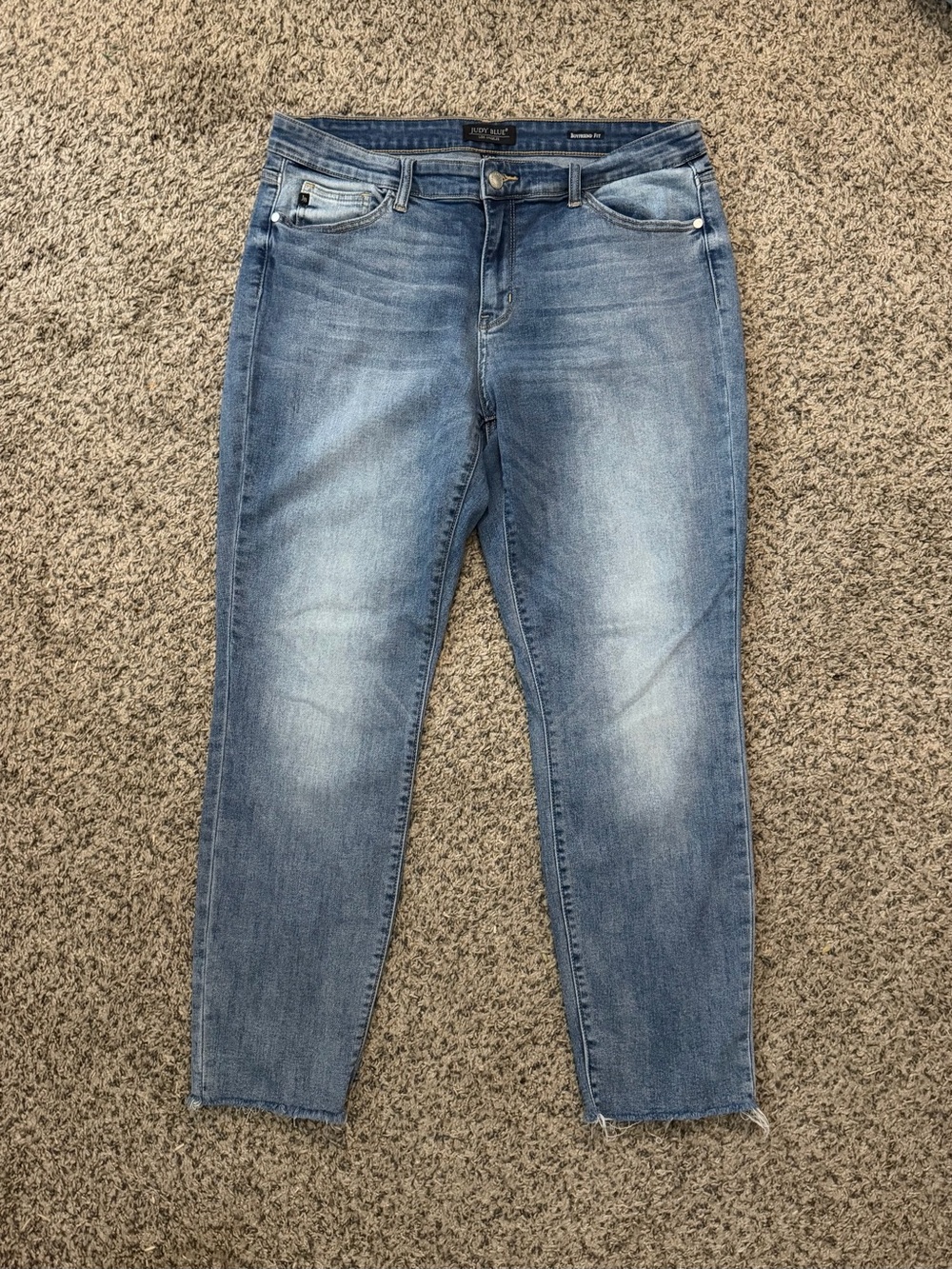 Judy Blue Boyfriend Fit Raw Hem Jeans Women’s 15/32